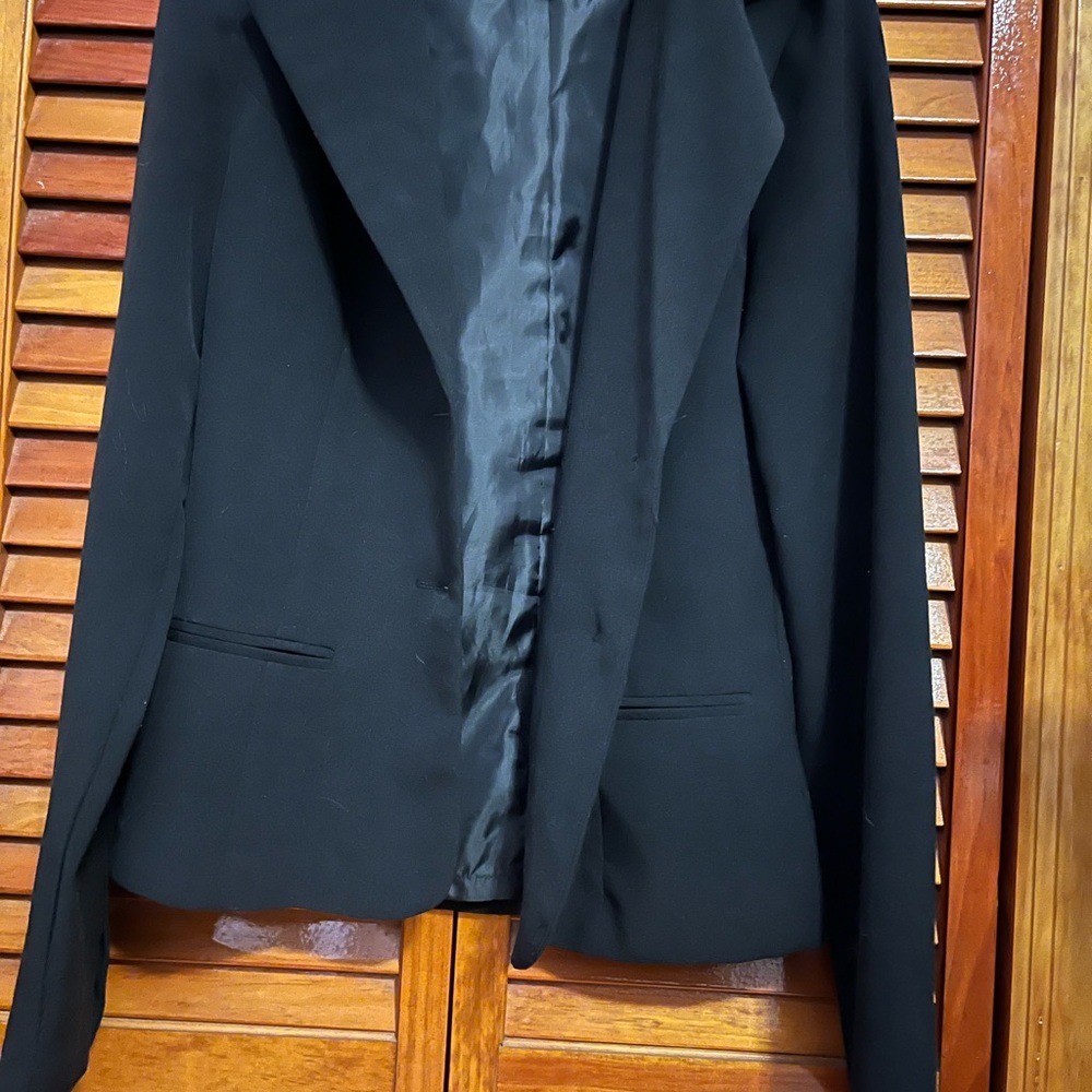 Chic Black Blazer